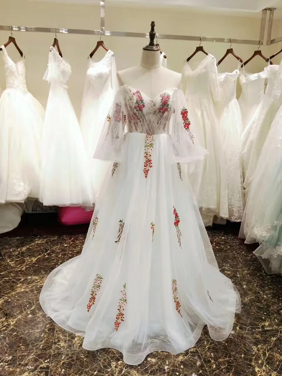 

2017 New Wedding Dress Backless Flowers Pattern Flare Sleeve Beautiful Chic Robe De Marage Vestidos wedding dresses
