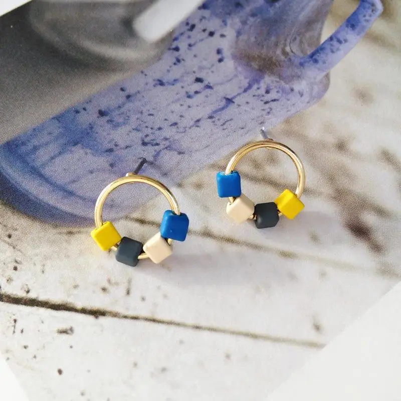Изящный дизайн, милые маленькие квадратные серьги-гвоздики с покрытием и круглыми кругами для женщин, модные ювелирные изделия, вечерние серьги - Окраска металла: Blue yellow earring