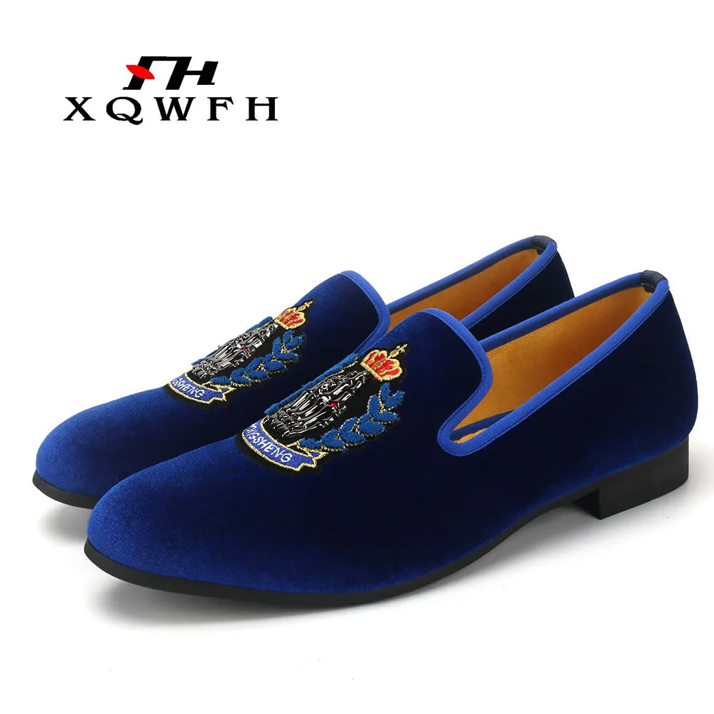 Стиль, мужские синие бархатные туфли с вышивкой короны, модные вечерние и праздничные Мужские модельные туфли размера плюс, мужские лоферы
