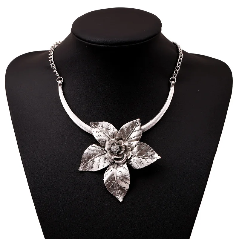 

2019 New Fashion Vintage Alloy Necklace For Women Retro Gold/Silver Plated Big Flower L Pendant Necklace Choker Necklaces XLL110