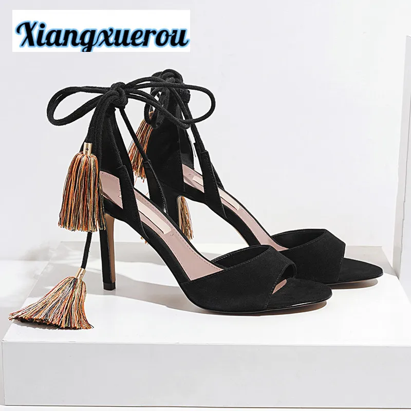 

Xiangxuerou In the summer of 2018, the exotic skin of the new product will be worn with the high heel sandals.