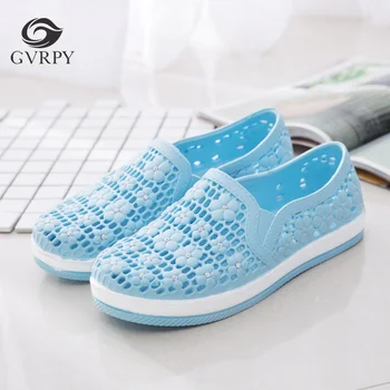 

Summer Comfortable Sandals Female Nurse Shoes Non-slip Flat Bottom Breathable Hollow Sandals Hospital Beauty Salon Medical Shoes