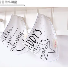 2 шт./лот милый мультфильм Printe букв детские нагрудники новорожденного хлопок Мягкий Треугольники шарф нагрудник слюны Полотенца малышей Burp одежда