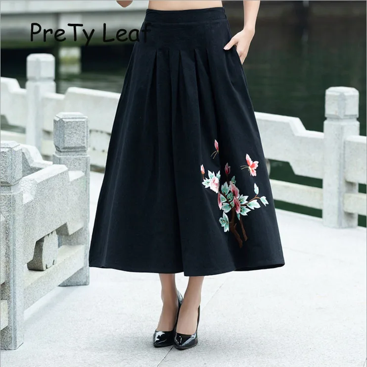 Весенняя юбка с вышивкой в этническом стиле