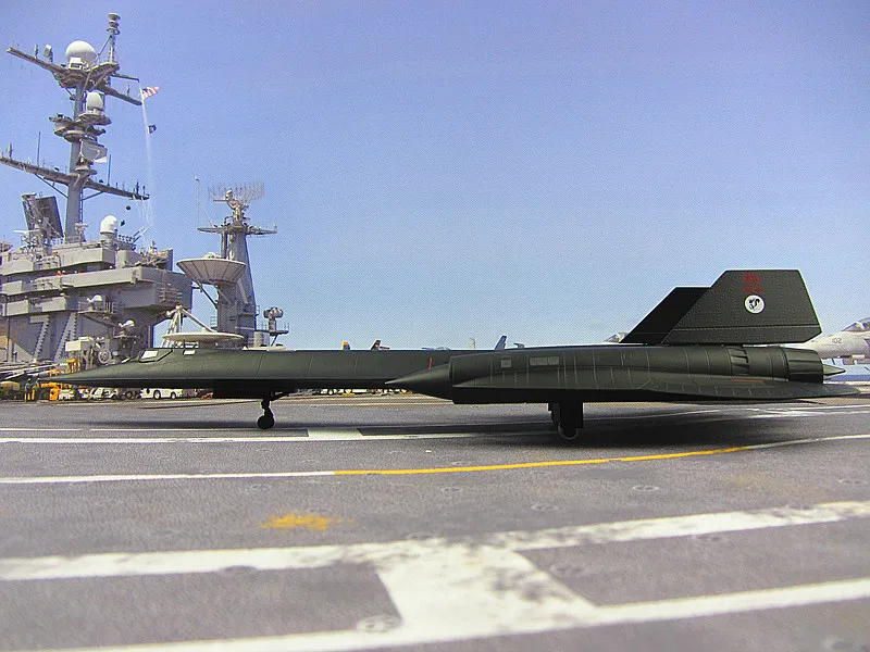 SR-71 blackbird reconnaissance aircraft at high altitude and high speed high simulation model military 1:72 US Airforce цена SR-71 blackbird reconnaissance aircraft at high altitude and high speed high simulation model military 1:72 US Airforce цены онлайн