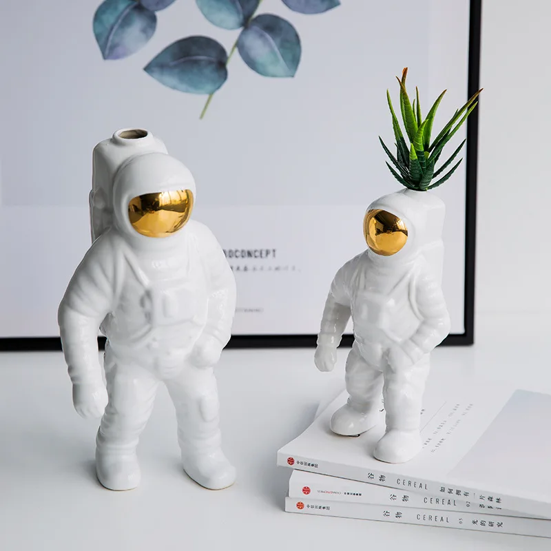 

Space Man Astronaut Statue Sculpture Rocket Plane Creative Pattern Of Ceramic Material Cosmonaut Statue Fashion Decorations