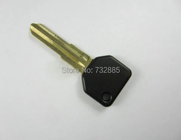 Daihatsu Sirion tranpsonder key shell  (5).jpg
