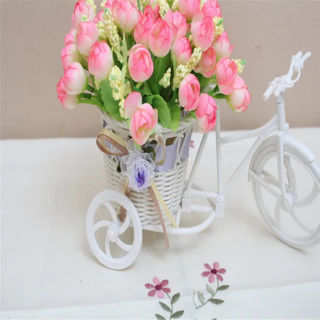 Blanco triciclo bicicleta diseño cesta de flores contenedor de