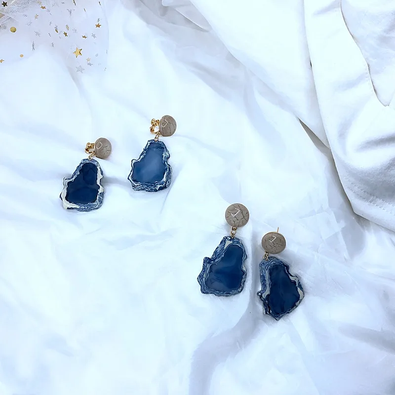 AOMU новые винтажные дизайнерские акриловые геометрические большие необычные серьги-гвоздики из синего мраморного камня, ювелирные изделия из смолы для женщин, подарок для девушек