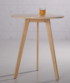 The Nordic leisure tripod. White round coffee table.