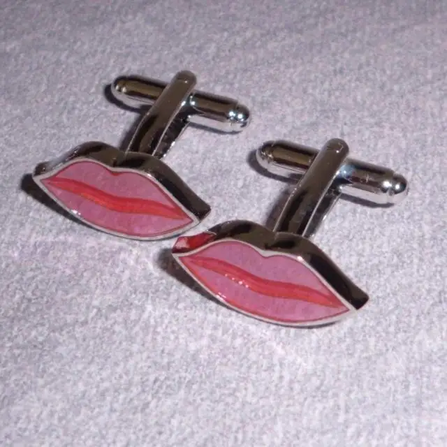 

Free shipping Sexy red lips cufflinks