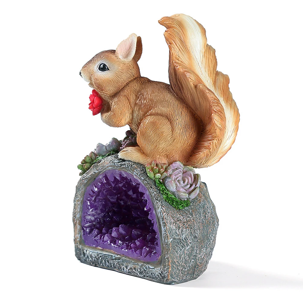 

Synthetic Resin Compact Home Yard Practical Solar Light Squirrel Shape Garden Statue Housewarming Lawn Ornament Gift Decoration