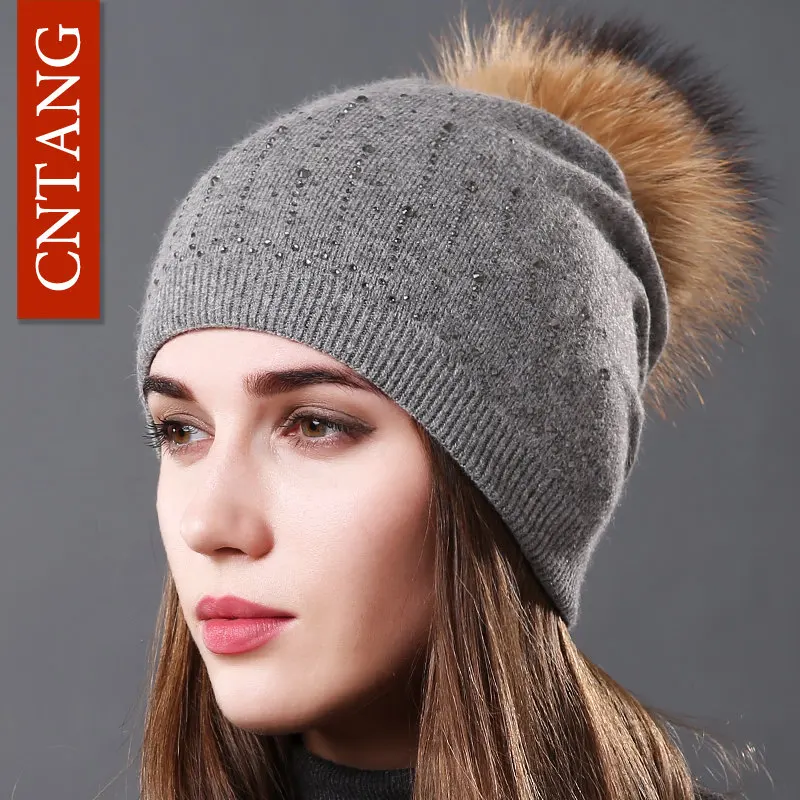 CNTANG женские шерстяные вязаные шапки модные осенне-зимние теплые шапки шапочки со стразами из натурального меха енота Pom pom флисовая шапка женская - Цвет: Gray