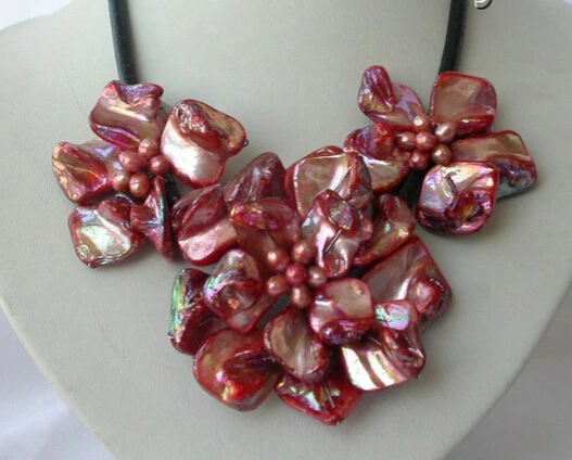 

Jewelr 005073 baroque red freshwater cultured pearl shell flower necklace