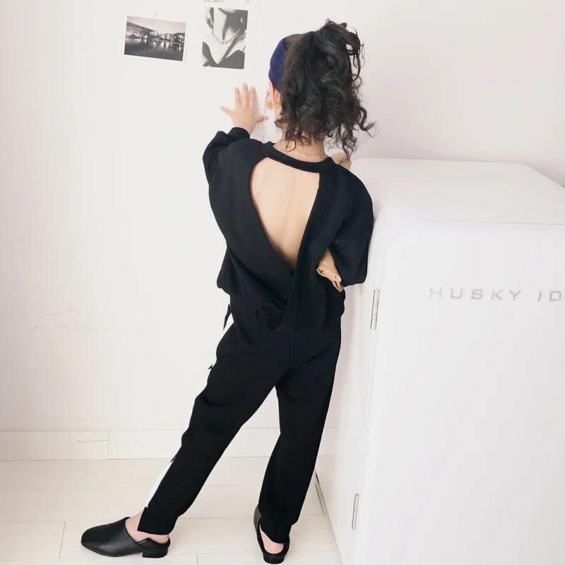 

Girls suit 2018 autumn new girls round neck loose fashion leaky top with trousers two-piece sets