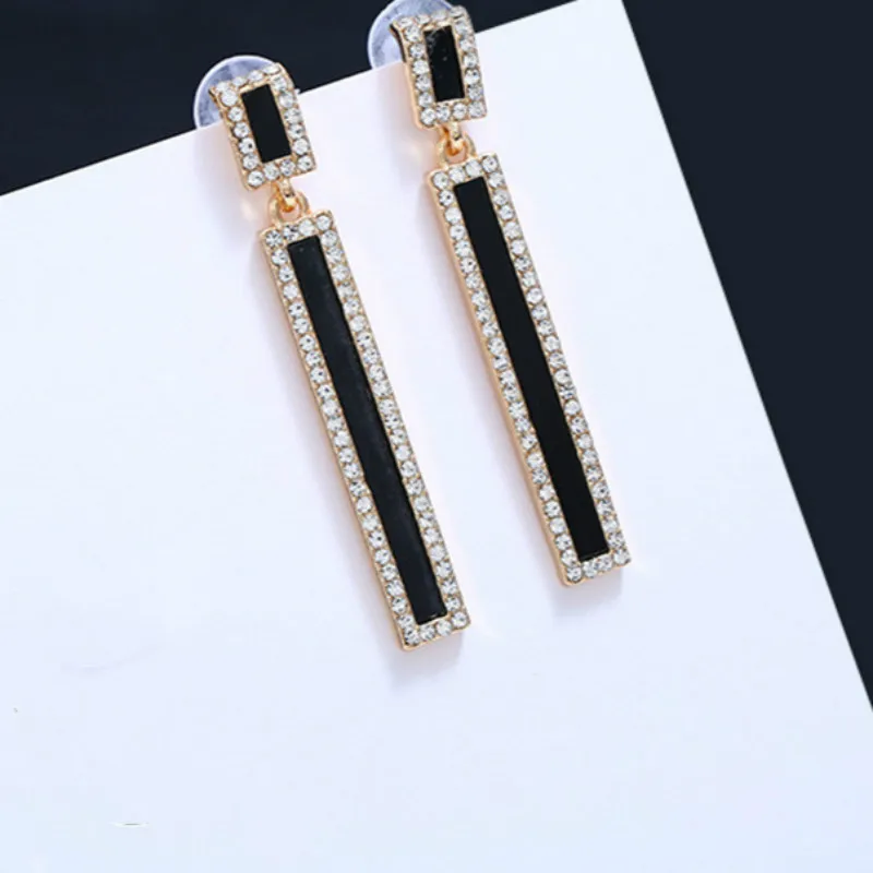

2019 Korean New Fashion Metal Long Classic Geometric Women's Pendant Earrings Temperament Simple Women's Jewelry