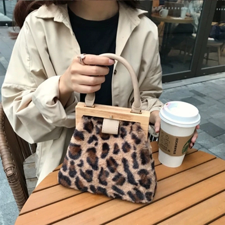 Luxury Vintage Plush Leopard Women Handbag Wool Plaid Shoulder Messenger Bag Designer Wooden Clip Evening Bag Mobile Phone Bag Luxury Vintage Plush Leopard Women Handbag Wool Plaid Shoulder Messenger Bag Designer Wooden Clip Evening Bag Mobile Phone Bag