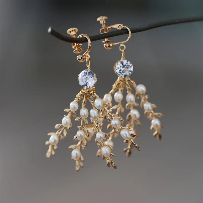 

Vintage Handmade Leaf Zircon Drop Earrings for Women Freshwater Pearl Gold Wedding Earrings Clips Bridal Jewelry Gift brinco