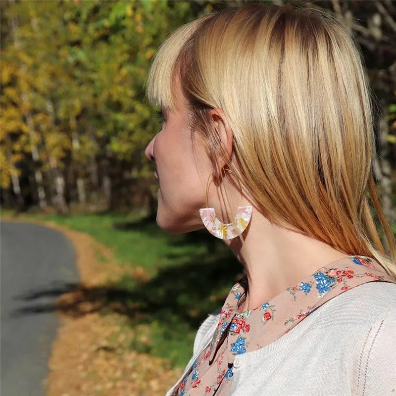 Boho 2019 геометрические Длинные акриловые бусины розовые серьги для Для женщин Мода корейский Круглый Смола Висячие серьги чешского