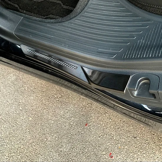 Нержавеющая сталь внешняя сторона порога защита порога Накладка протектор 4 шт. для Subaru Forester аксессуары - Название цвета: Black