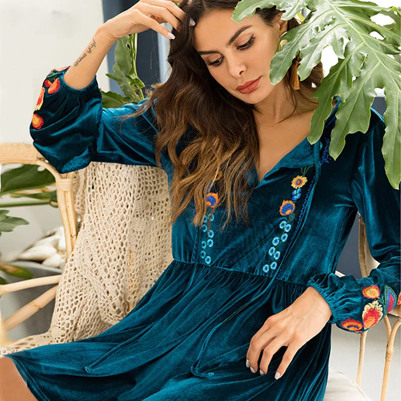 2018 autumn new embroidered embroidered pleated Korean velvet V neck ladies dressin Dresses