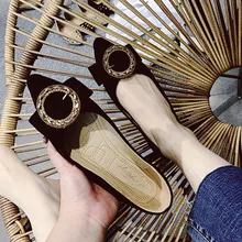 Модная женская обувь на плоской подошве; сезон весна-осень; брендовая Новая женская обувь; женская повседневная обувь с острым носком и металлическим украшением