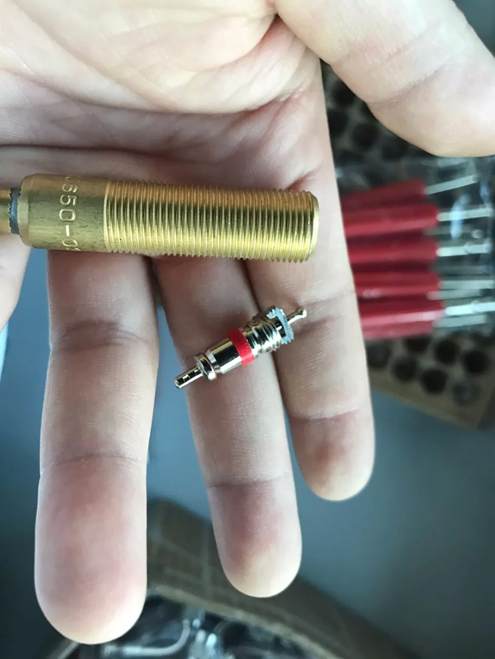 100pcs TRJ650-03 High Pressure Valve truck A/C Tyre Core Refrigeration Tire Valve Cores Stem Copper Needle