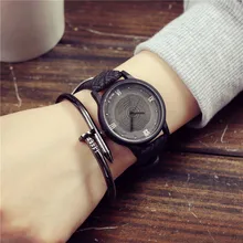 Nouveau Bois Femmes Montres Rétro 2016 Casual Marque De Luxe Vintage En Cuir Horloge À Quartz Femme Mode Simple Face En Bois Montre Noir