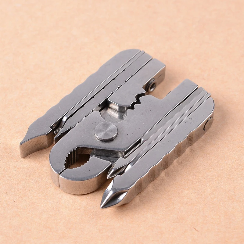 

1PC 15 in 1 Multifunction Mini Folding Pliers Keychain Combination Tool Screwdriver Outdoor Camping Equipment EDC Multi-tool