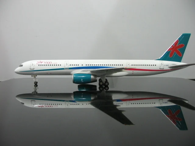

1:200 StarJets 2000s Air Fleet Boeing 757 engine blades can be turned G-oook