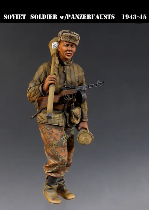 Scale Models 1 35 Soviet Soldier with Panzerfausts 1945 soldier figure Historical WWII Resin Model Free