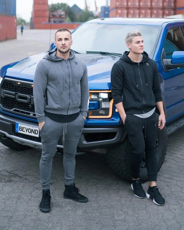 2018 Gyms New tracksuit men pants Sets Fashion Sweatshirt sweat suits brand heren kleding casual fitness Outwear jogger set 2018 Gyms New tracksuit men pants Sets Fashion Sweatshirt sweat suits brand heren kleding casual fitness Outwear jogger set