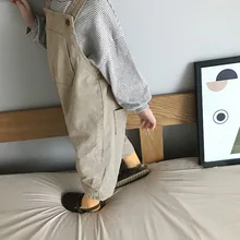 Новая Осенняя детская одежда, корейские однотонные свободные длинные штаны с большими карманами для маленьких мальчиков и девочек