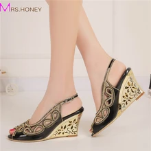 2016 Sexy Sommer Sandalen Schwarz Farbe Brautjungfer Schuhe Peep Toe Frauen Kleid Schuhe Strass Hochzeit Prom Schuhe Keilabsatz
