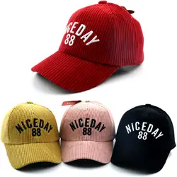 Новый для маленьких мальчиков и девочек шапки Вельветовая бейсболка корейский детская шляпа вышитые буквы Осень Новый Детские вязаные
