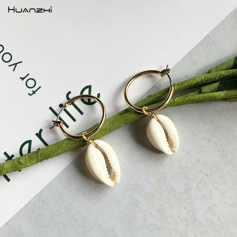 

HUANZHI Trendy Simple Design Ocean Cowrie Natural Shell Gold Color Metal Drop Earrings For Women Travel Beach Jewelry Gifts