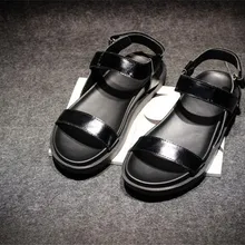 Открытым носком мужские сандалии модные тенденции брендовые Летние кожаные повседневная пляжная обувь мужские кожаные пряжки ремень римские сандалии