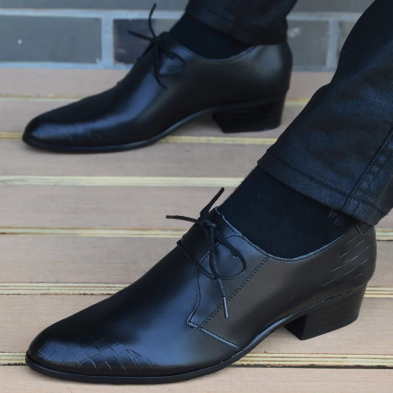 Новые весенне-летние мужские кожаные туфли, модные модельные туфли на шнуровке, черные деловые мужские туфли высокого качества