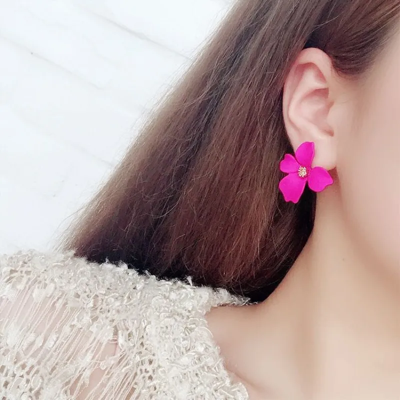 

New Korean Paint Flower Earrings Geometric Colorful Petal Stud Earrings for Women Brinco Statement Female Fashion Jewelry Gift