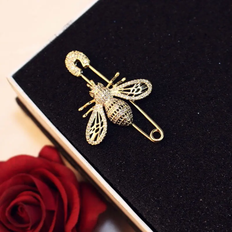 Luxury Brand Full Crystal Gold Bee Brooches For Woman Shiny Hollow Bees Brooch Pin For Coat Scraf Fine Jewelry