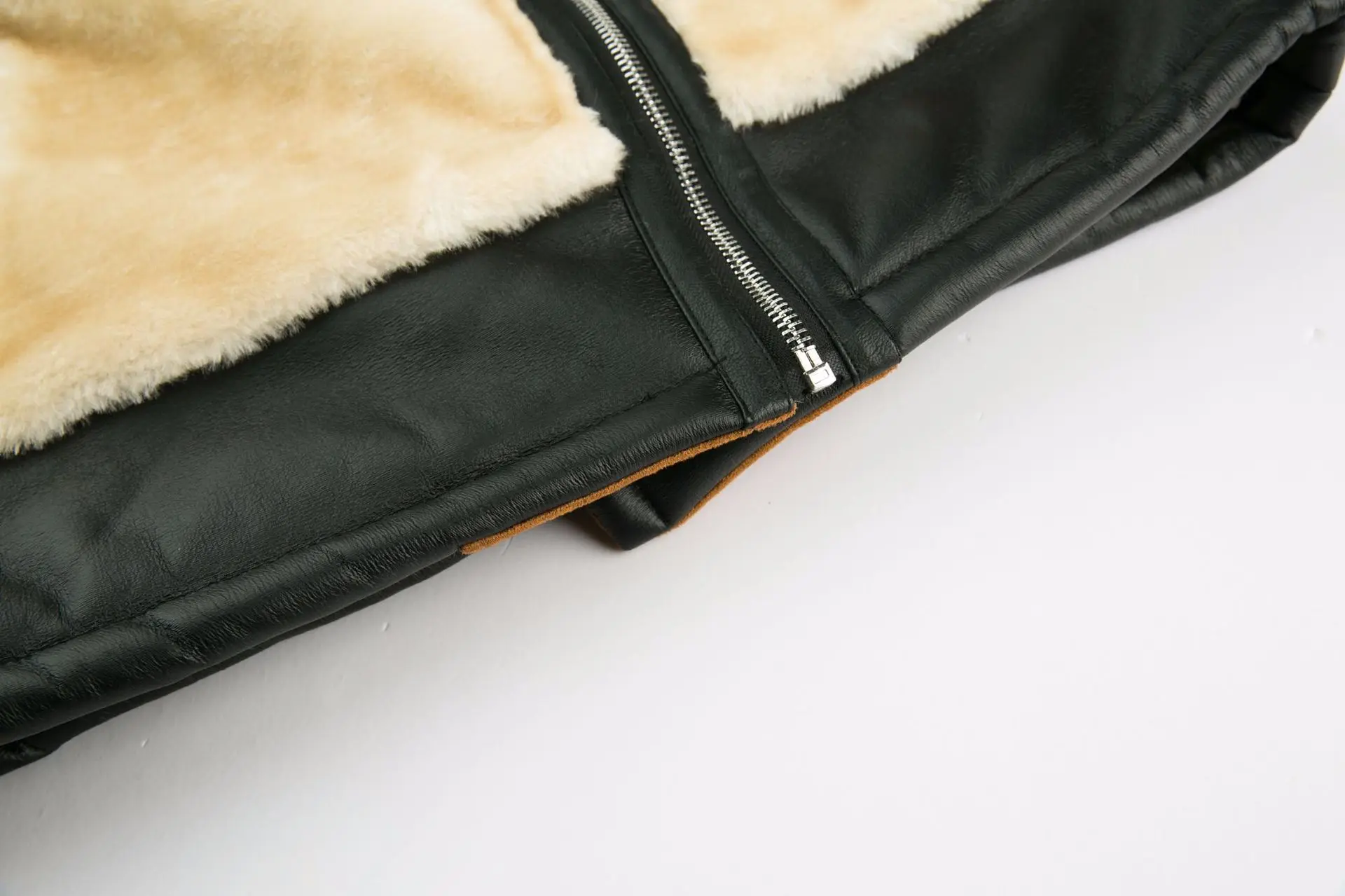 Женская короткая шуба из искусственной овчины, новинка, зимняя теплая Толстая Шуба из ПУ кожи с рукавами, уличная женская кожаная коричневая куртка AS175825