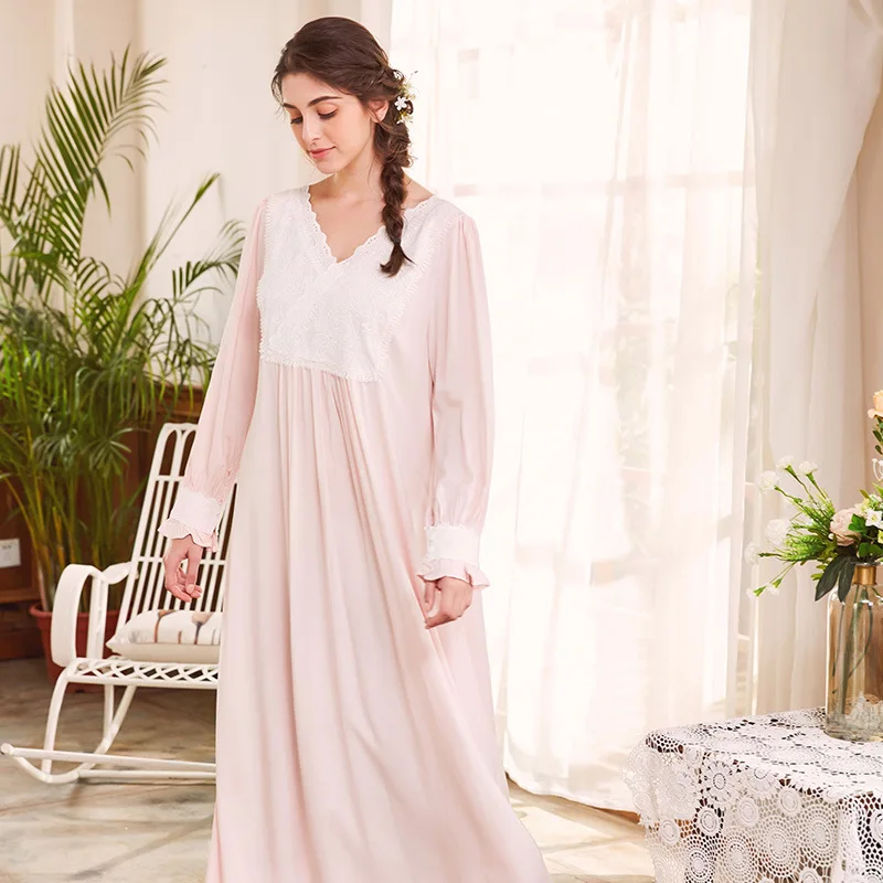 

2018 New Autumn Winter Princess Nightdress Royal Pyjamas Long Nightgown White Pink Embroidery Sleepwear Can Outer Wear