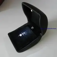 Новые оптовые высокое качество ювелирных изделий Подарочная коробка черный из искусственной кожи led подсветкой вставить storagebox кольцо, кулон шкатулка