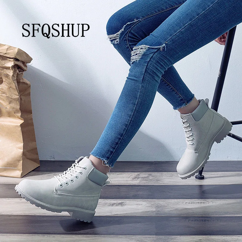 Baratos Botas de invierno zapatos de mujer 2019 zapatillas de felpa de piel caliente botas de nieve de mujer botas de tobillo con cordones zapatos de invierno botas mujer