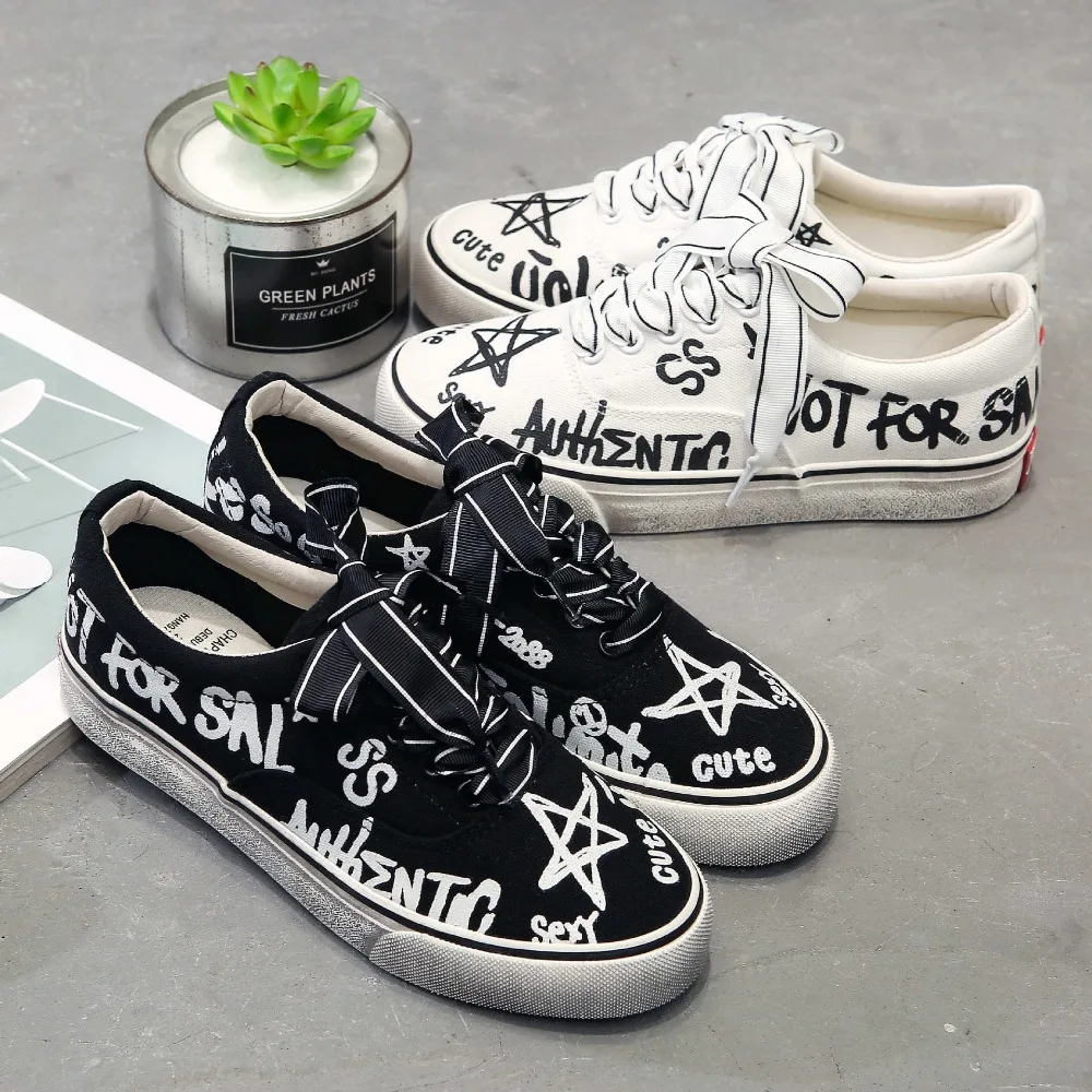 

2018 autumn new sleek minimalist flat canvas shoes women trend graffiti comfortable wild casual shoes.