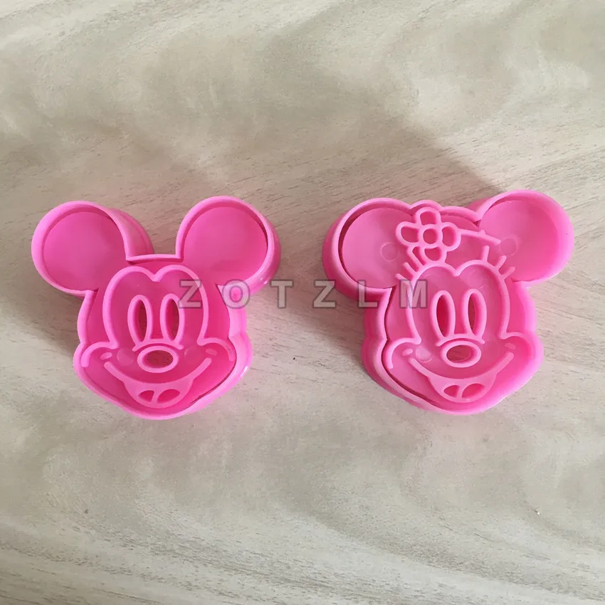 

2 pcs/set Famous Cartoon Mouse Shaped Plastic Cookie Cutters Pastry Sandwich Fondant Cake Mold Kitchen Accessories SLP024