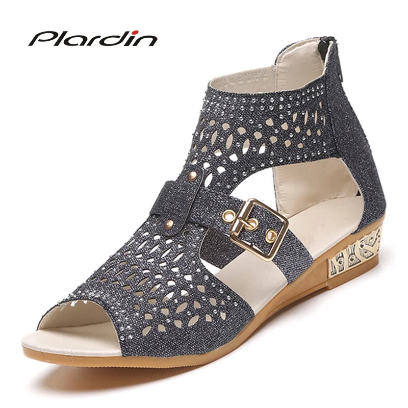 

Plardin New Woman Summer Peep Toe Wedges Fashion Crystal Metal Decoration Buckle Strap Women Cutouts Breathable Zipper Shoes