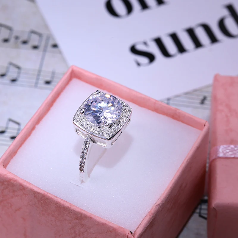 

Huitan Trendy Classic Wedding Ring With Solitare Round Cubic Zircon Prong Setting High Quality Silver Plated Drop Ship Allowed