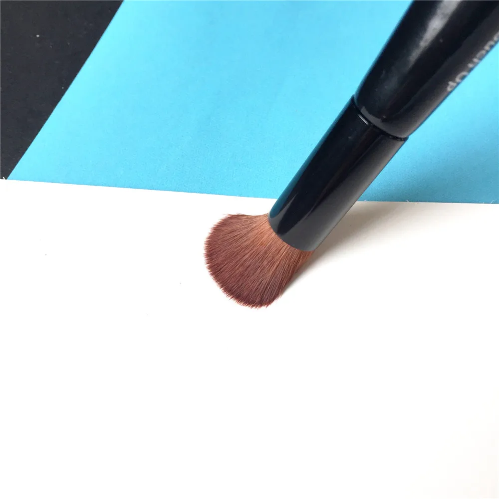 Bobbi Brown Full Coverage Face & Touch-up Brush _4