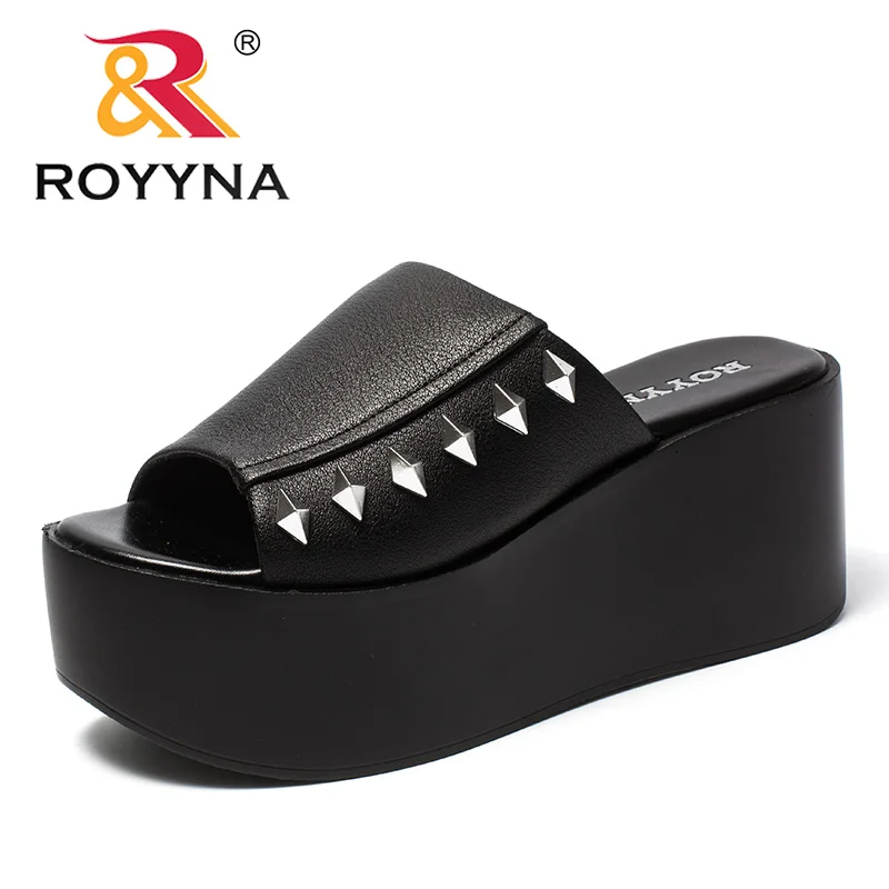

ROYYNA New Popular Design Style Women Slippers Metal Decoration Femme Summer Shoes High Platform Microfiber light Lady Slides